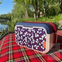 Mini lodówka turystyczna 5L KAMAI EDA wzór kwiat wiśni, lunchox na wkłady mrożące - waniliowy korpus, czerwona rączka, błękitna EDA